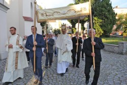 523918837 727309169933321 n